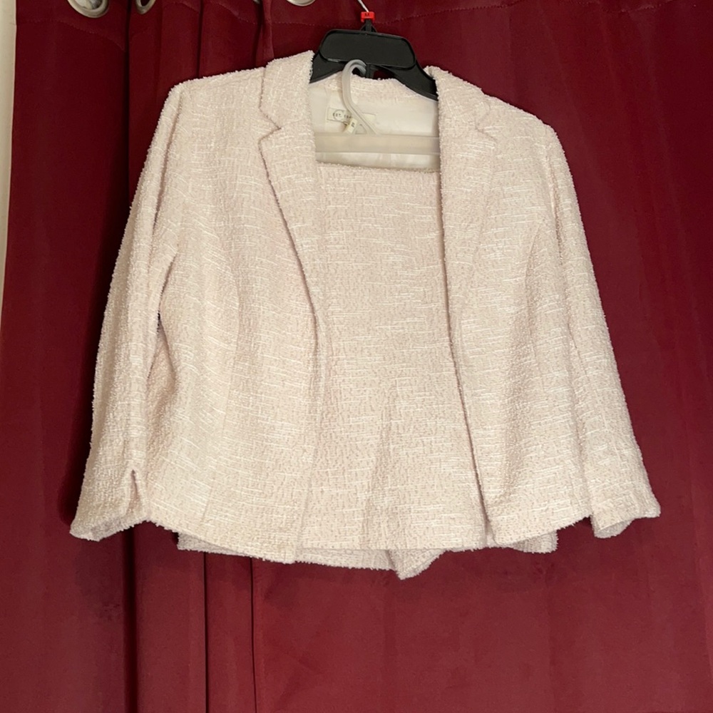 Small off white business attire Skort set! Size small never been worn